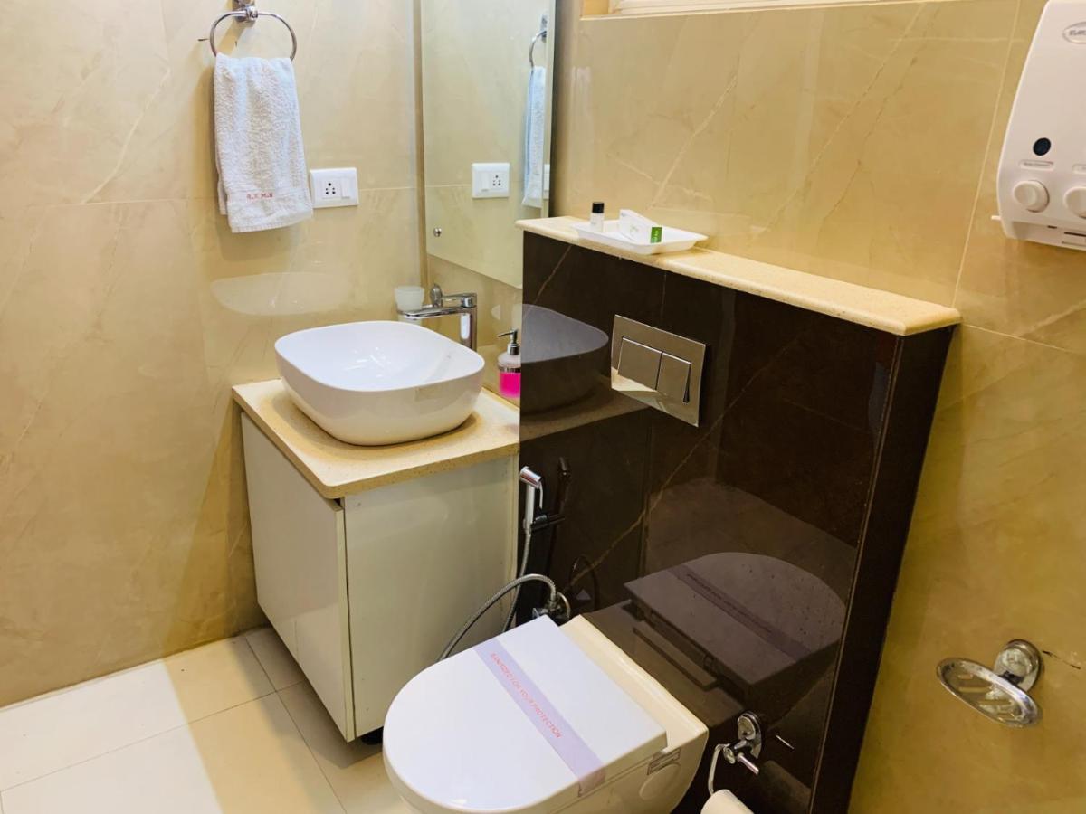 Lime Tree Golf Course Extension Nearby Grand Hyatt Homestay Gurgaon